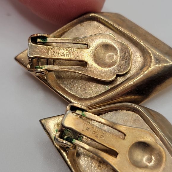 VTG Crown Trifari "Invisibly Set" Rhinestone Clip-on Earrings | SIGNED | HTF - Picture 4 of 9